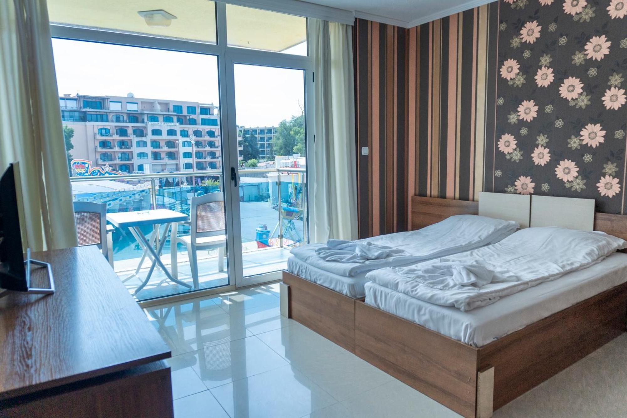 Deluxe Apartments Gallery 2 ساني بيتش المظهر الخارجي الصورة
